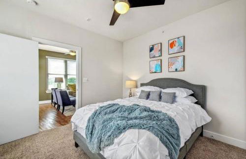 2BR Airy Getaway Near Downtown Pool Gym - Foto 13