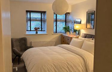 Room at Wallington Green for professionals, free parking, near station, 30 min to London Bridge, 27 min to LDN Victoria - Photo 1