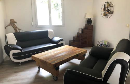 Gîte LE BOIS FLOTTE spacieux 120 m2 6 personnes Lagorce vallon pont d arc Ardèche - Foto 10