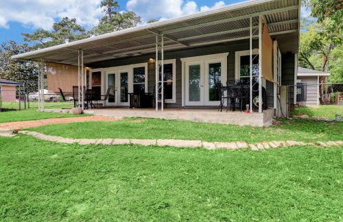 Kingwood Cottage - 10 mins from IAH - Lake Front - Foto 24