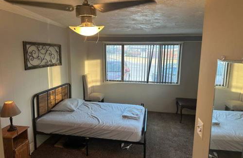 Cozy 1-Bedroom Apartment in Roy - Foto 1