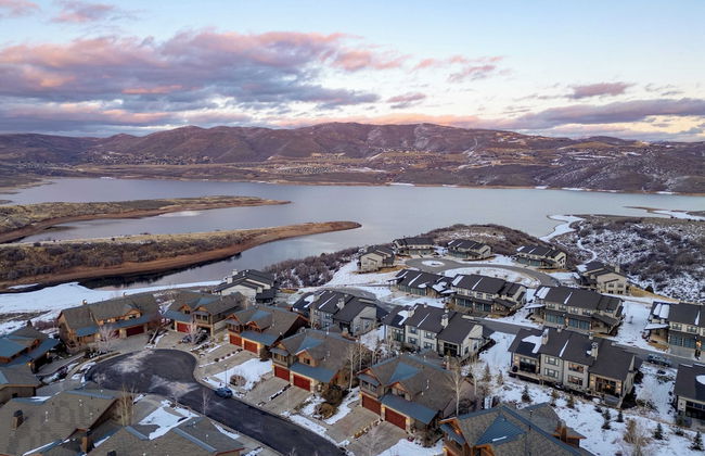 Blue Skies Lakeside Family-friendly Getaway w/ Hot Tub & BBQ - Foto 32