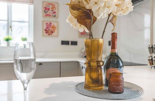 Stylish 2 Bed with Parking, 5 Min Walk to Windsor - Foto 12