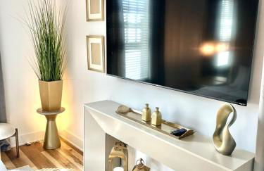 Golden Glow Style - Comfort & Central - Buckhead with Free Parking - Foto 15