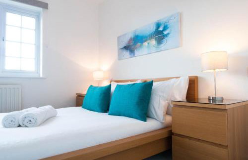 The Dakota - next to East Midlands Airport - Photo 13