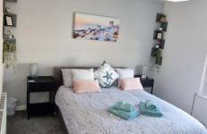 Unique Exmouth Family Holiday Home Close to Beach & Town - Photo 1