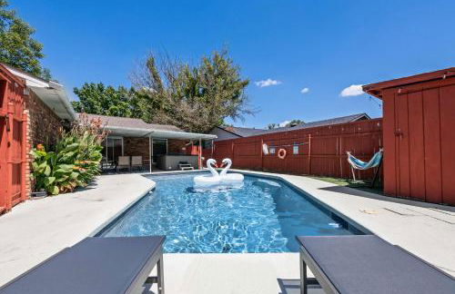 Cozy 5BR Pool House with Hot Tub Near The Lake - Foto 1