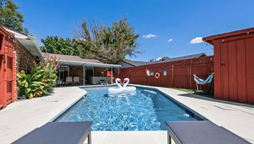 Cozy 5BR Pool House with Hot Tub Near The Lake - Foto 1