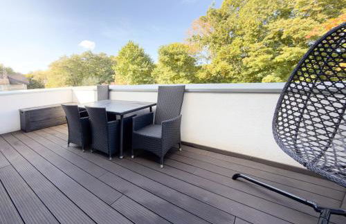 ImmoStay #3 - Penthouse mit zwei Balkonen & Seeblick, Parking & WiFi - Foto 8