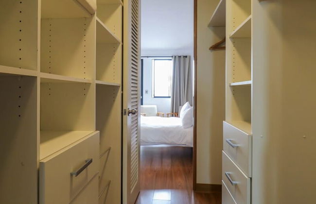 w Picturesque 2BR at Malecon - Photo 29