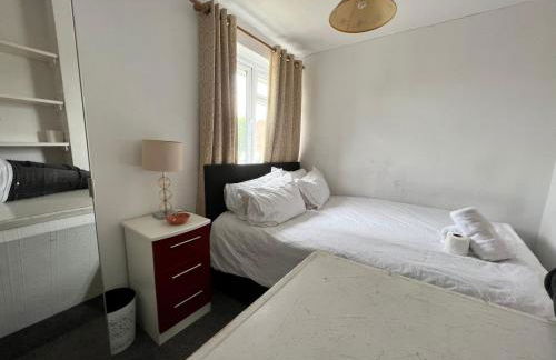 SM Dreams Unlimited Serviced Accommodation- Stanwell-Staines-Heathrow - Foto 73