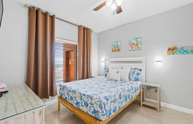 Splash Beach Resort by Book That Condo - Photo 19