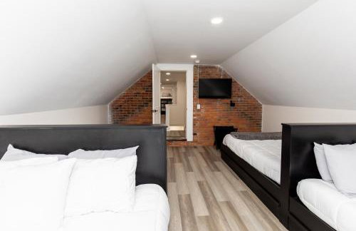 New Group Space - Sleeps 20! Near Sports Center - Photo 67