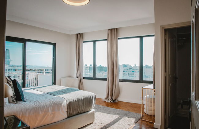 Phaedrus Living: City Center Sky Penthouse - Photo 4