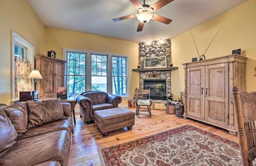 Waterfront Cheboygan Home with Fire Pit - Foto 4