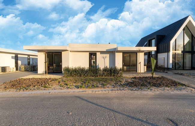 Cozy Villa With Lakeside Views - Photo 36