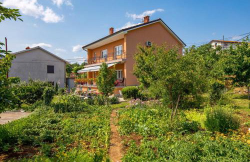 Apartment Flowers - Photo 42