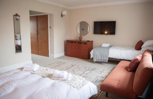 5 Bed Luxury Townhouse with Hot Tub, Rooftop Terrace, Perfect for Groups, Near Cruise Terminal - Foto 43