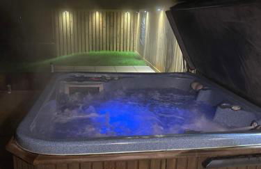 NEW! Country boutique escape . HOT TUB - Foto 9