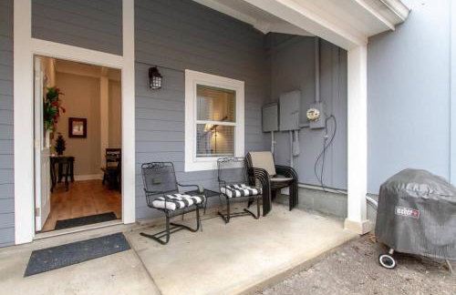 Music City Charmer Tons of Beds Thirty Day Minimum - Foto 33