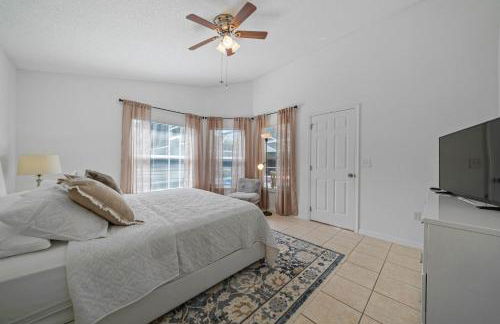 Stunning 4-bedroom Villa w/ Pool - Close to Disney Parks and Gulf Courses! - Photo 21