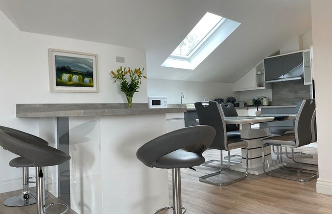 Luxury Waterfront Apartment - Photo 10