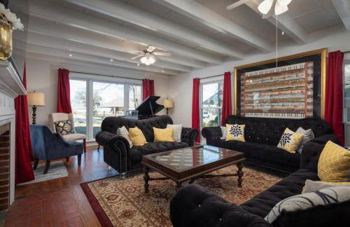 Grand Performance Home 3 min to Downtown, Stockyard, AT&T - Photo 3