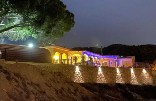 Maison typique avec vue dégagée sur la vallée - Photo 1