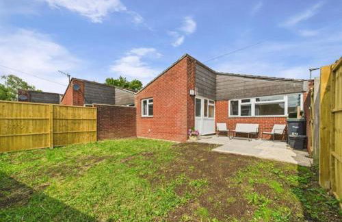 MODERN 2 BED BUNGALOW SLEEPS 4 Pet friendly - Photo 12