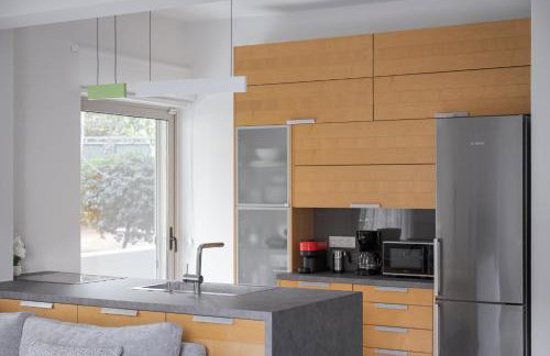 Vouliagmeni Stylish Apartment - Photo 18