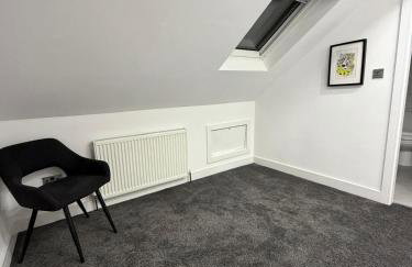 Spacious 4 Bed 4 Bath Stay with Free Parking - Foto 31