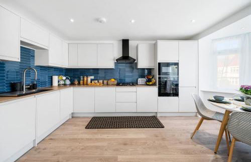 Newly Refurbished 2 Bed Flat - Photo 38