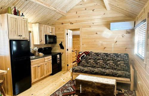 Beautiful New Cabin near the North Toe River for a Peaceful Getaway in North Carolina - Foto 1