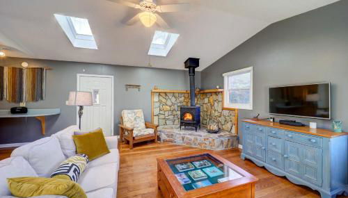 Lakefront Butler Retreat with Hot Tub and Dock! - Foto 4