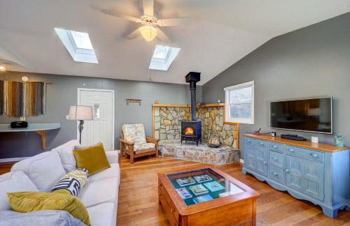 Lakefront Butler Retreat with Hot Tub and Dock! - Foto 4