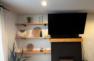 Ankenys Best Hot tub Theatre Room Game Room - Foto 8