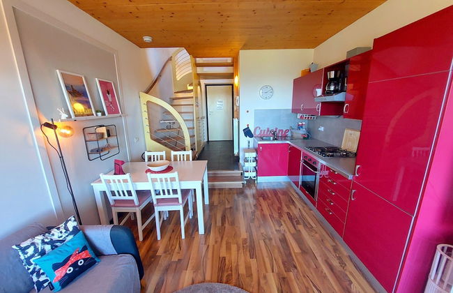 Red Villa With Shared Pool and Private Garden is the new Black on Lake Garda - Photo 11