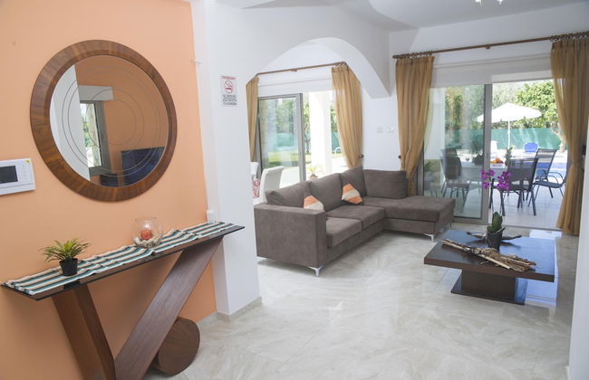 Stunning new Beach Front Villa,1st Line to the Beach, Large Pool, Wonderful Area - Foto 16