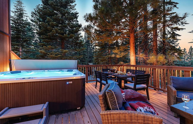 Wolfe by Avantstay 5mins Northstar w Hot Tub Fireplace 2 Private Decks - Photo 1