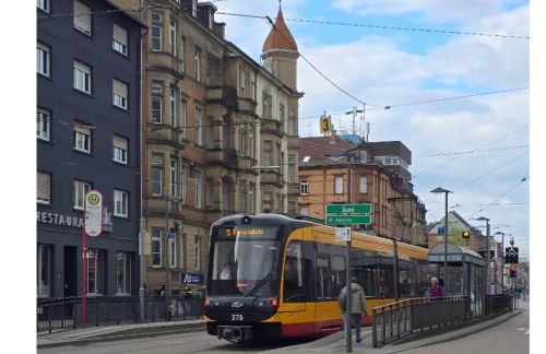 zentrale Design-Ferienwohnung mit Balkon und Stellplatz in Karlsruhe - APOLONIAliving - Foto 19