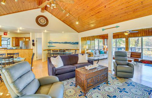 Lake Hamilton Escape with Boardwalk and Boat Dock! - Foto 5