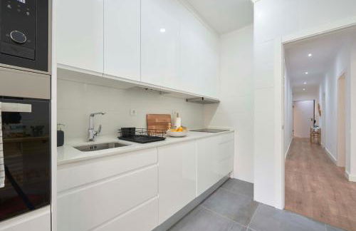 Spacious & Light-Filled 4BR Apartment By TimeColer - Foto 41