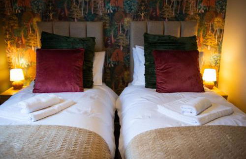 Central 3-Bedroom House Sleeps 5 with Parking - Foto 8