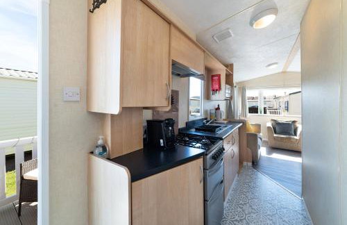 Dog Friendly Lovely Caravan 4 Berth Towyn North Wales Read full host details before booking Mon in to Fri out Fri in to Mon out Mon to Mon Fri to Fri ONLY - Foto 13