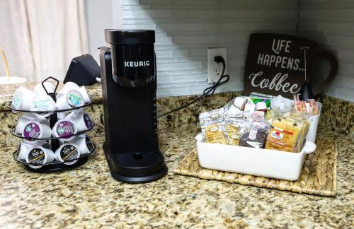 Townhome in PBG, king bed, pergola, BBQ & fire pit - Photo 16