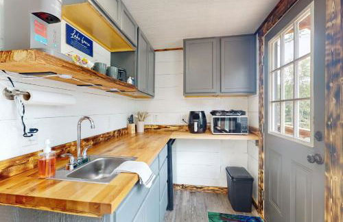 Family Fun! Riverside Home with Fire Pit - Foto 10