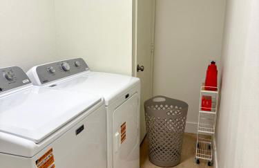 New! Modern 4BR max 12 ppl, 5 mins to everything! - Foto 35