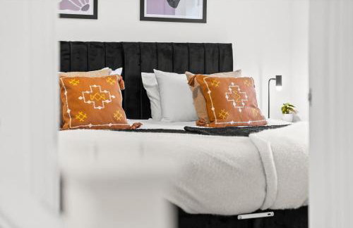 NEW! Spacious 3 BR Detached Home! Hosted by Oakstone stays! Driveway parking, Fast Wifi, A5 with great Midlands transport links - Foto 6