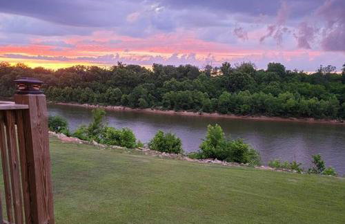 Waterfront Bama Getaway-20 min to UA - Foto 1