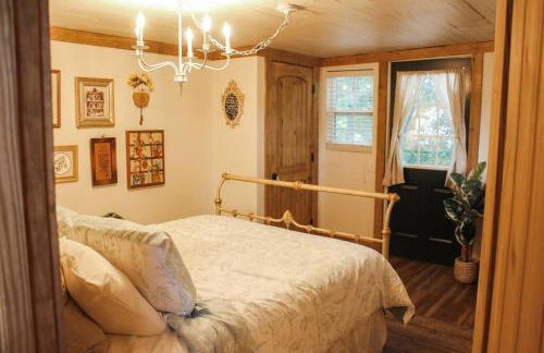 The Greenhouse Cozy Cottage- Walk to Downtown! - Foto 6